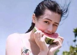 网红母女吃瓜图片高清,高清画面引网友热议